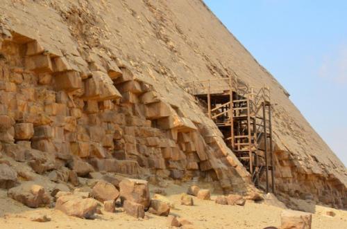 Ученые выяснили, как древним египтянам удалось построить пирамиды  